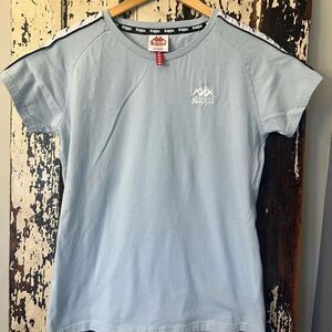 Kappa embroidered women’s fit iconic tape logo short sleeve shirt. Size XL.